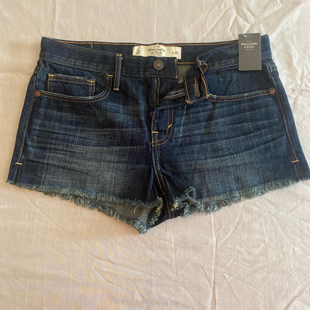 Women’s Abercrombie & Fitch Size 6/28 High Rise Shorts New with Tags